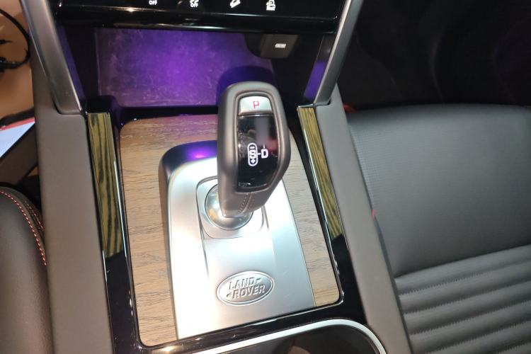 Used Land Rover Discovery Sport 2023 249 PS R-Dynamic S Performance Edition Gear Lever
