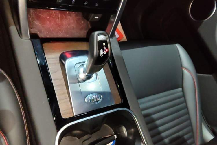 Used Land Rover Discovery Sport 2023 249 PS R-Dynamic SE Performance Tech Edition Gear Lever