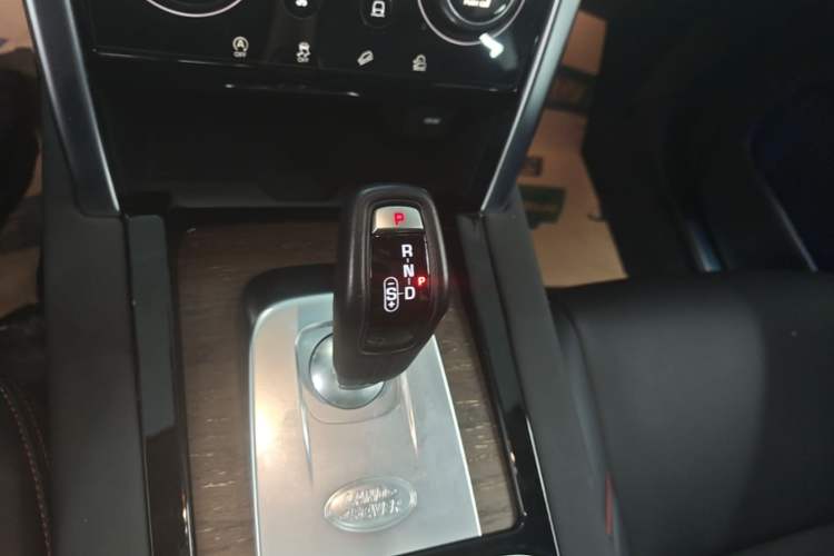 Used Land Rover Discovery Sport 2023 249 PS R-Dynamic SE Performance Tech Edition Gear Lever