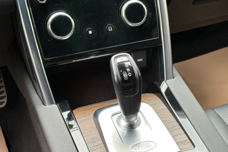 Used Land Rover Discovery Sport 2023 249 PS R-Dynamic S Performance Edition Gear Lever