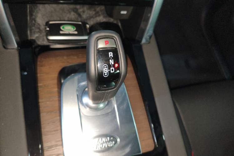 Used Land Rover Discovery Sport 2023 249 PS R-Dynamic S Performance Edition Gear Lever