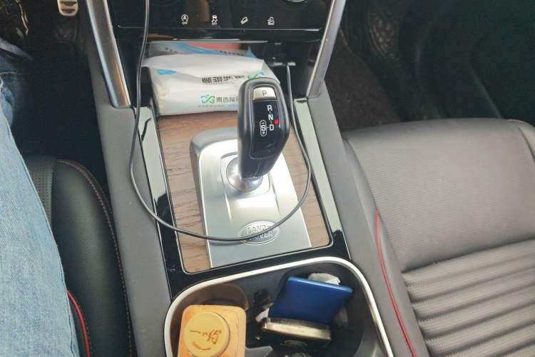 Used Land Rover Discovery Sport 2023 249 PS R-Dynamic S Performance Edition Gear Lever