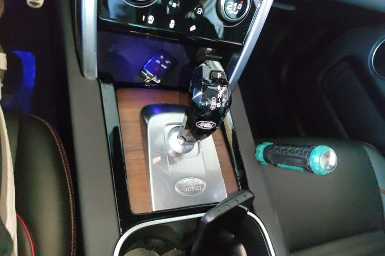 Used Land Rover Discovery Sport 2023 249 PS R-Dynamic S Performance Edition Gear Lever