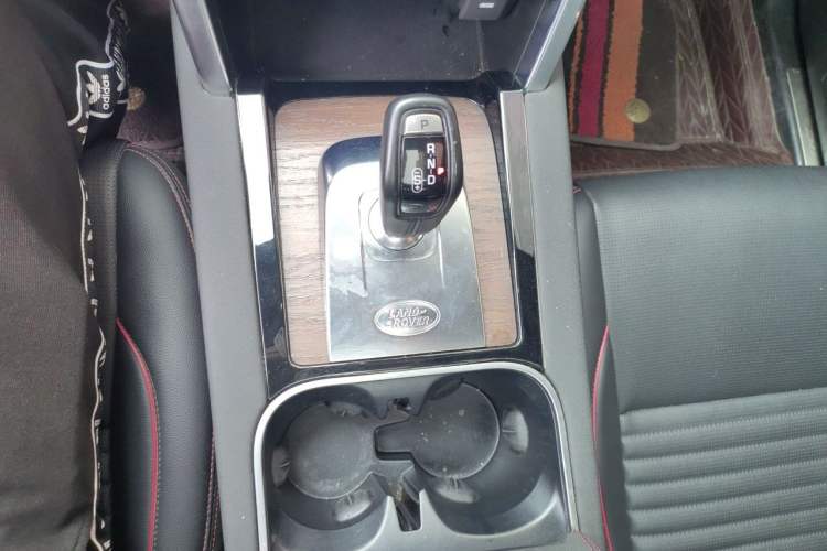 Used Land Rover Discovery Sport 2023 249 PS R-Dynamic S Performance Edition Gear Lever