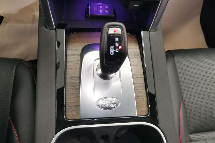Used Land Rover Discovery Sport 2023 249 PS R-Dynamic SE Performance Tech Edition Gear Lever