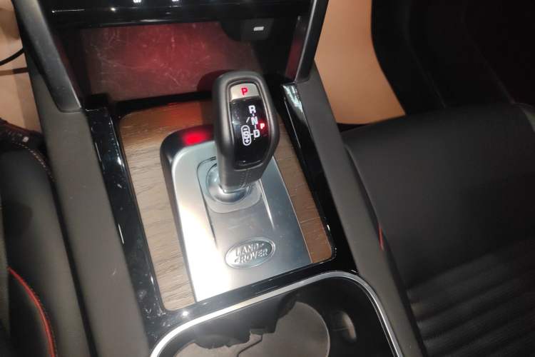 Used Land Rover Discovery Sport 2023 249 PS R-Dynamic SE Performance Tech Edition Gear Lever