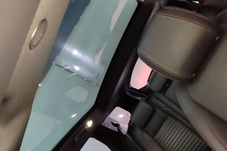 Used Land Rover Discovery Sport 2023 249 PS R-Dynamic SE Performance Tech Edition Headliner