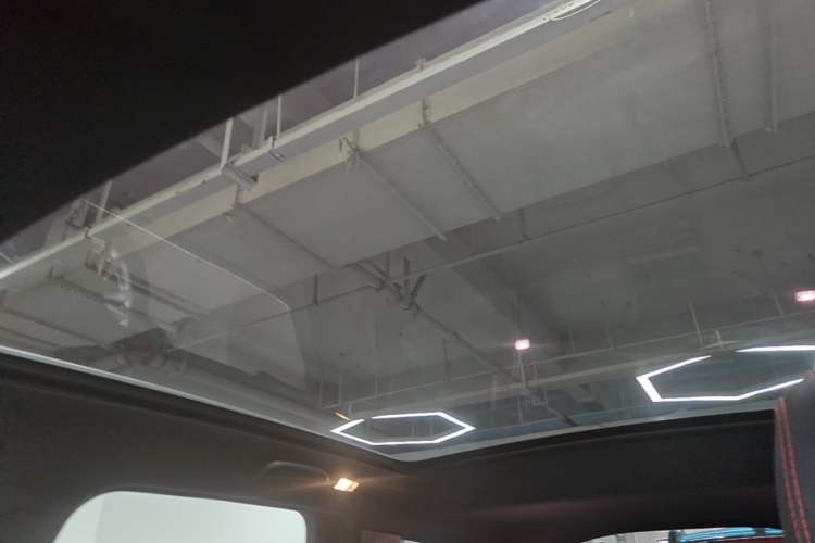 Used Land Rover Discovery Sport 2023 249 PS R-Dynamic SE Performance Tech Edition Headliner