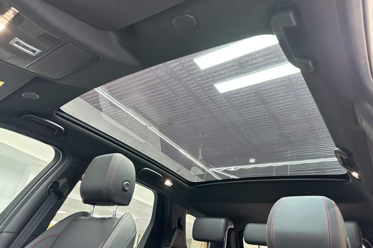 Used Land Rover Discovery Sport 2023 249 PS R-Dynamic S Performance Edition Headliner