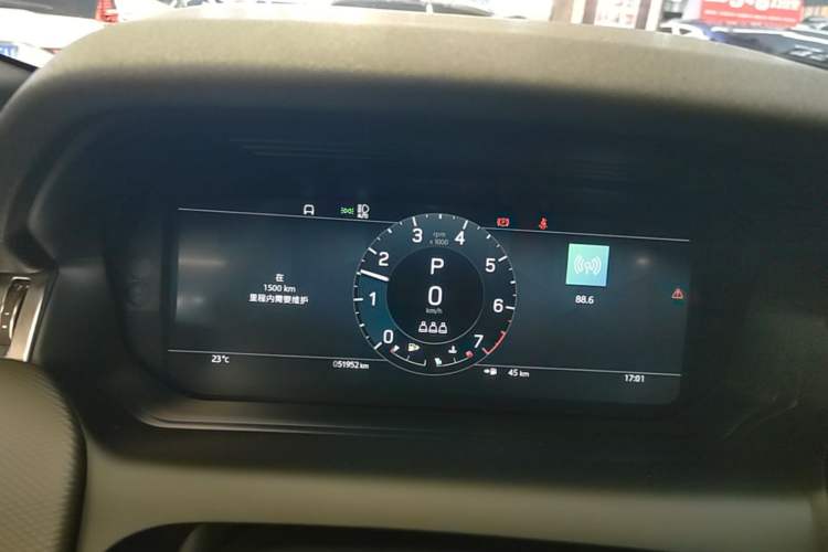 Used Land Rover Discovery Sport 2023 249 PS R-Dynamic SE Performance Tech Edition Instrument Cluster