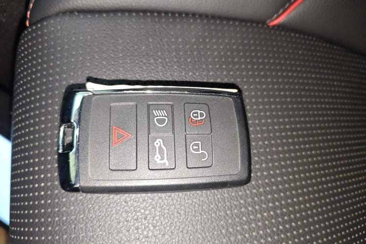 Used Land Rover Discovery Sport 2023 249 PS R-Dynamic S Performance Edition Interior 1