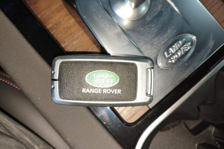 Used Land Rover Discovery Sport 2023 249 PS R-Dynamic S Performance Edition Interior 1