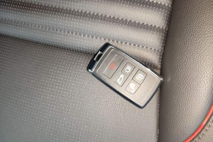 Used Land Rover Discovery Sport 2023 249 PS R-Dynamic S Performance Edition Interior 1
