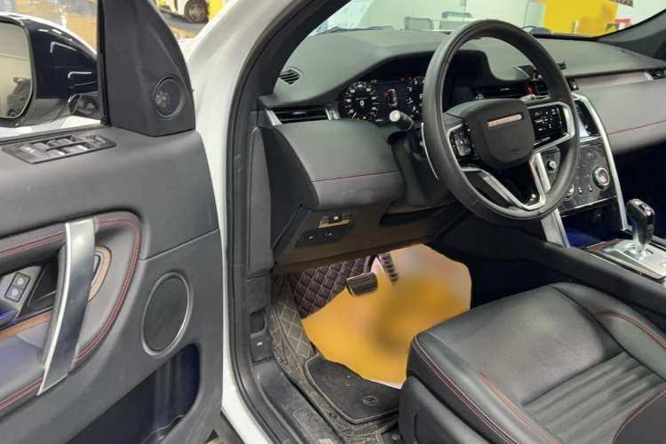 Used Land Rover Discovery Sport 2023 249 PS R-Dynamic S Performance Edition Interior 2
