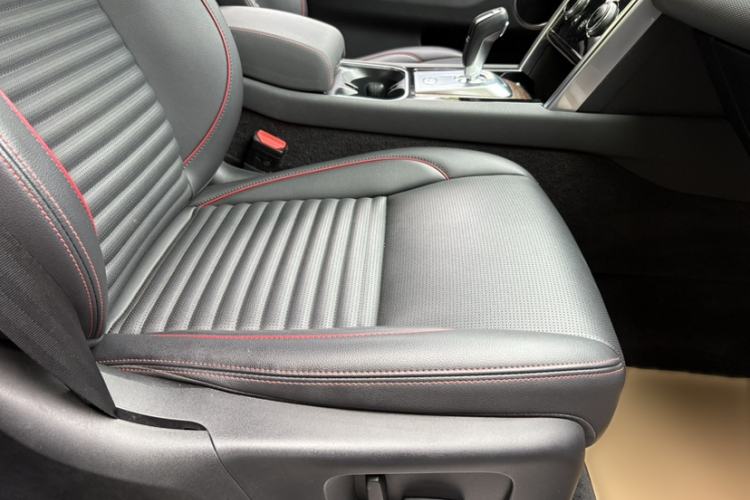 Used Land Rover Discovery Sport 2023 249 PS R-Dynamic S Performance Edition Interior 2