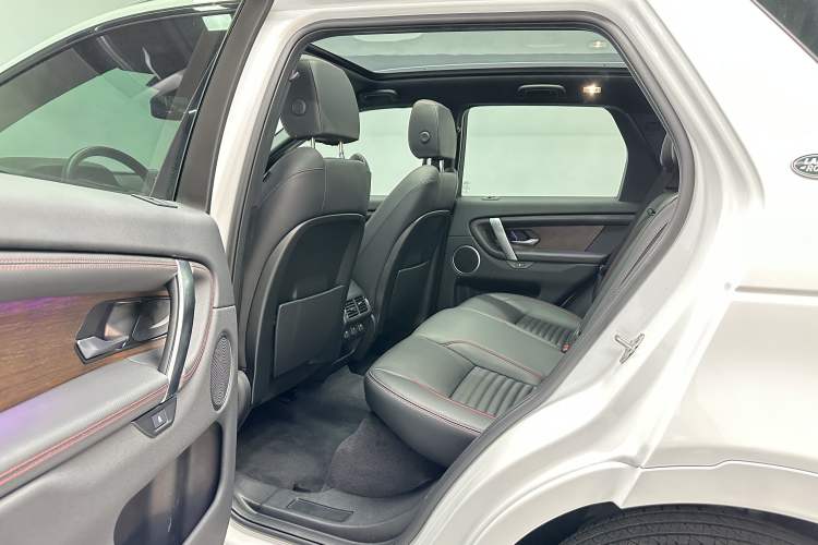 Used Land Rover Discovery Sport 2023 249 PS R-Dynamic S Performance Edition Interior 2