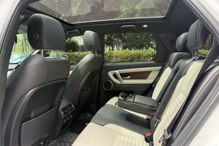 Used Land Rover Discovery Sport 2023 249 PS R-Dynamic S Performance Edition Interior 3