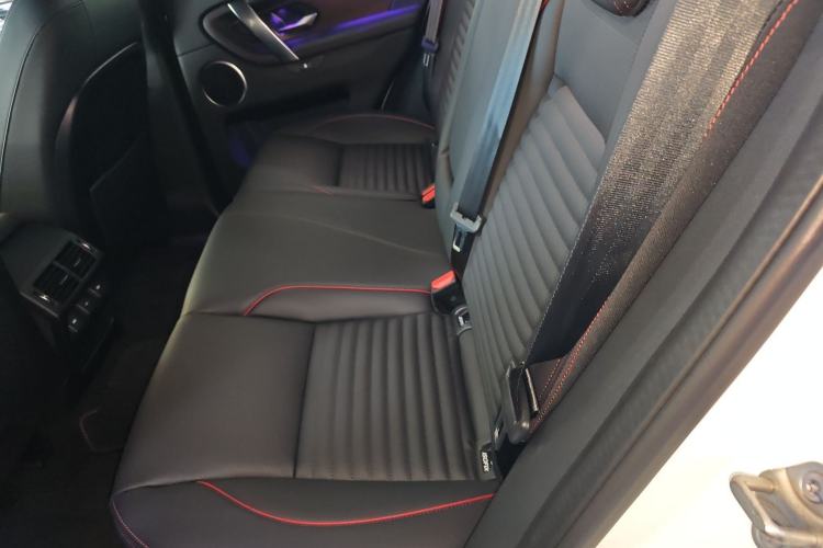 Used Land Rover Discovery Sport 2023 249 PS R-Dynamic S Performance Edition Interior 4