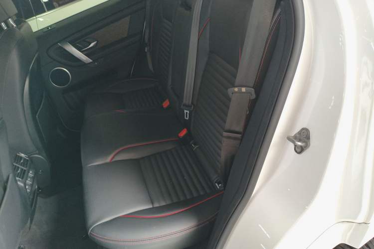 Used Land Rover Discovery Sport 2023 249 PS R-Dynamic S Performance Edition Interior 4