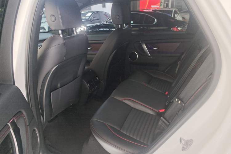 Used Land Rover Discovery Sport 2023 249 PS R-Dynamic S Performance Edition Interior 6