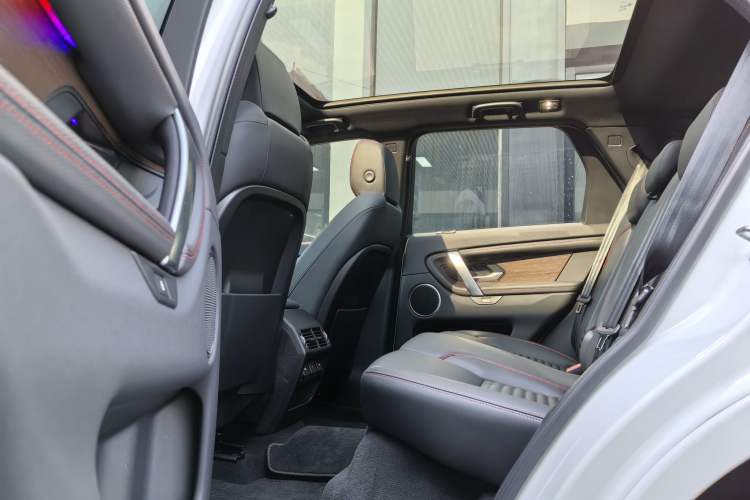 Used Land Rover Discovery Sport 2023 249 PS R-Dynamic S Performance Edition Interior 7