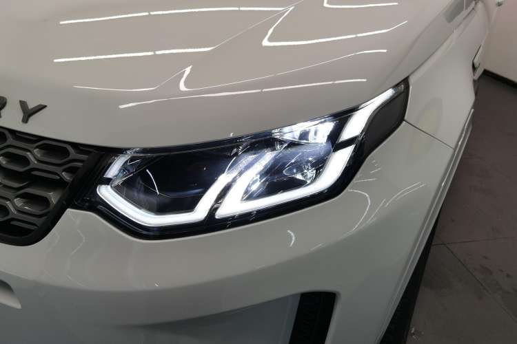 Used Land Rover Discovery Sport 2023 249 PS R-Dynamic SE Performance Tech Edition Left Front Headlight