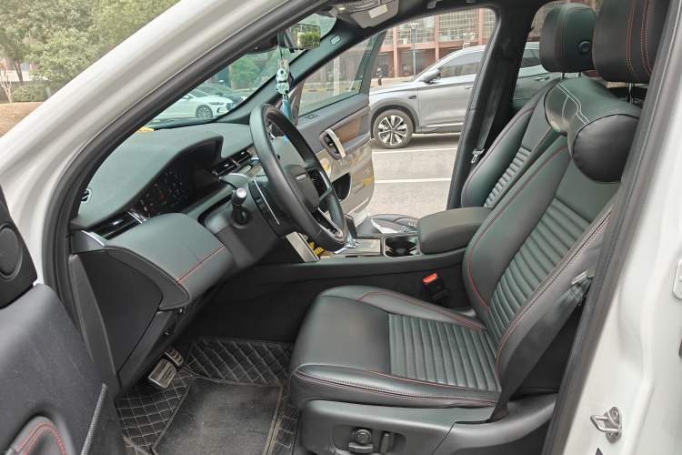 Used Land Rover Discovery Sport 2023 249 PS R-Dynamic HSE Luxury Custom Edition Left Front Seat
