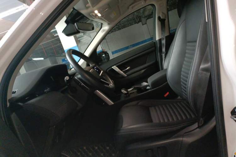Used Land Rover Discovery Sport 2023 249 PS R-Dynamic SE Performance Tech Edition Left Front Seat