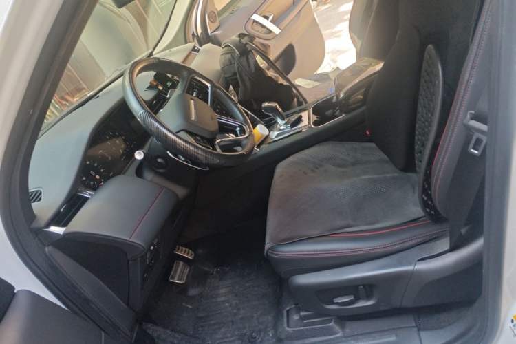 Used Land Rover Discovery Sport 2023 249 PS R-Dynamic S Performance Edition Left Front Seat