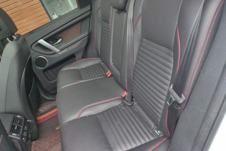Used Land Rover Discovery Sport 2023 249 PS R-Dynamic S Performance Edition Left Rear Seat