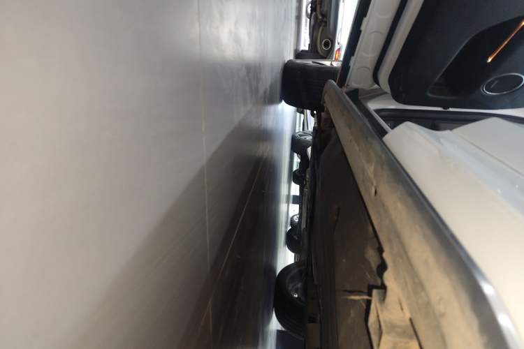 Used Land Rover Discovery Sport 2023 249 PS R-Dynamic SE Performance Tech Edition Left Side Sill