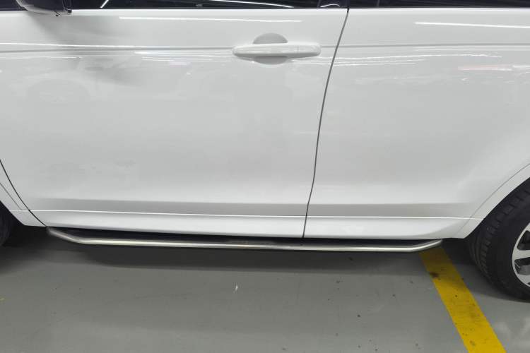 Used Land Rover Discovery Sport 2023 249 PS R-Dynamic S Performance Edition Left Side Sill