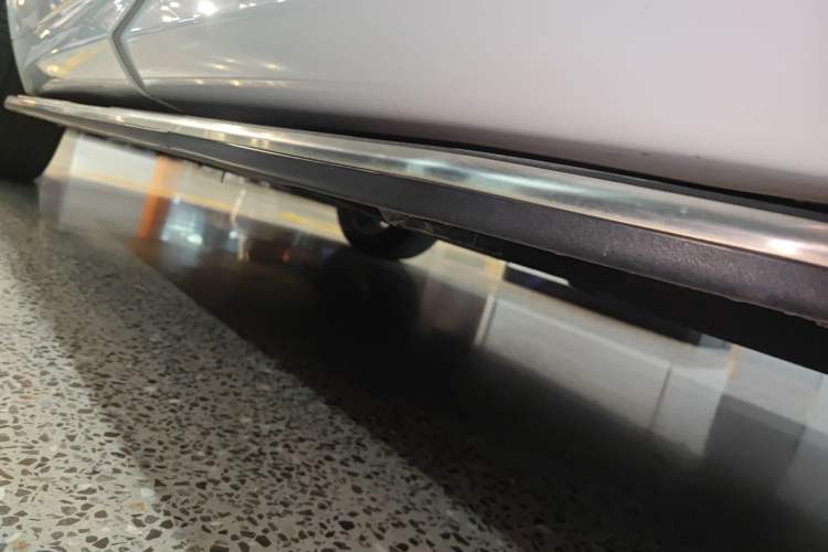Used Land Rover Discovery Sport 2023 249 PS R-Dynamic S Performance Edition Left Side Sill
