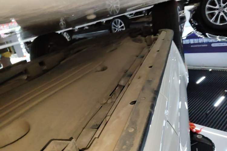 Used Land Rover Discovery Sport 2023 249 PS R-Dynamic SE Performance Tech Edition Left Side Sill