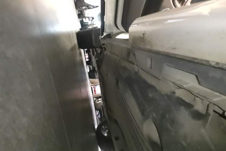 Used Land Rover Discovery Sport 2023 249 PS R-Dynamic SE Performance Tech Edition Left Side Sill