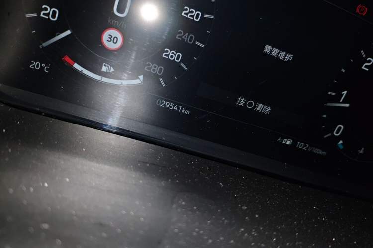 Used Land Rover Discovery Sport 2023 249 PS R-Dynamic S Performance Edition Odometer Close Up