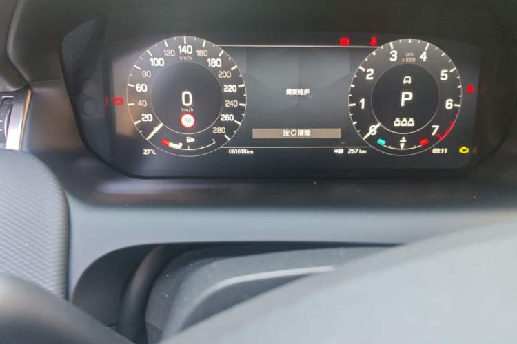 Used Land Rover Discovery Sport 2023 249 PS R-Dynamic S Performance Edition Odometer Close Up
