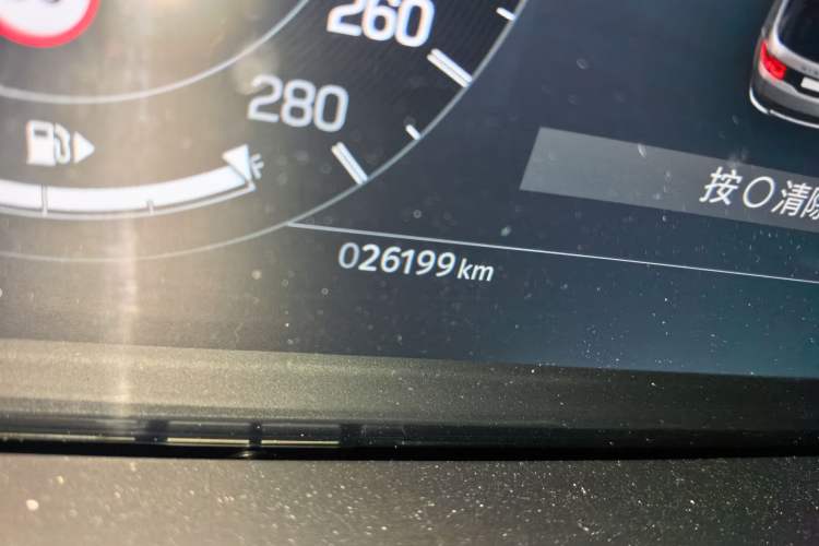 Used Land Rover Discovery Sport 2023 249 PS R-Dynamic SE Performance Tech Edition Odometer Close Up