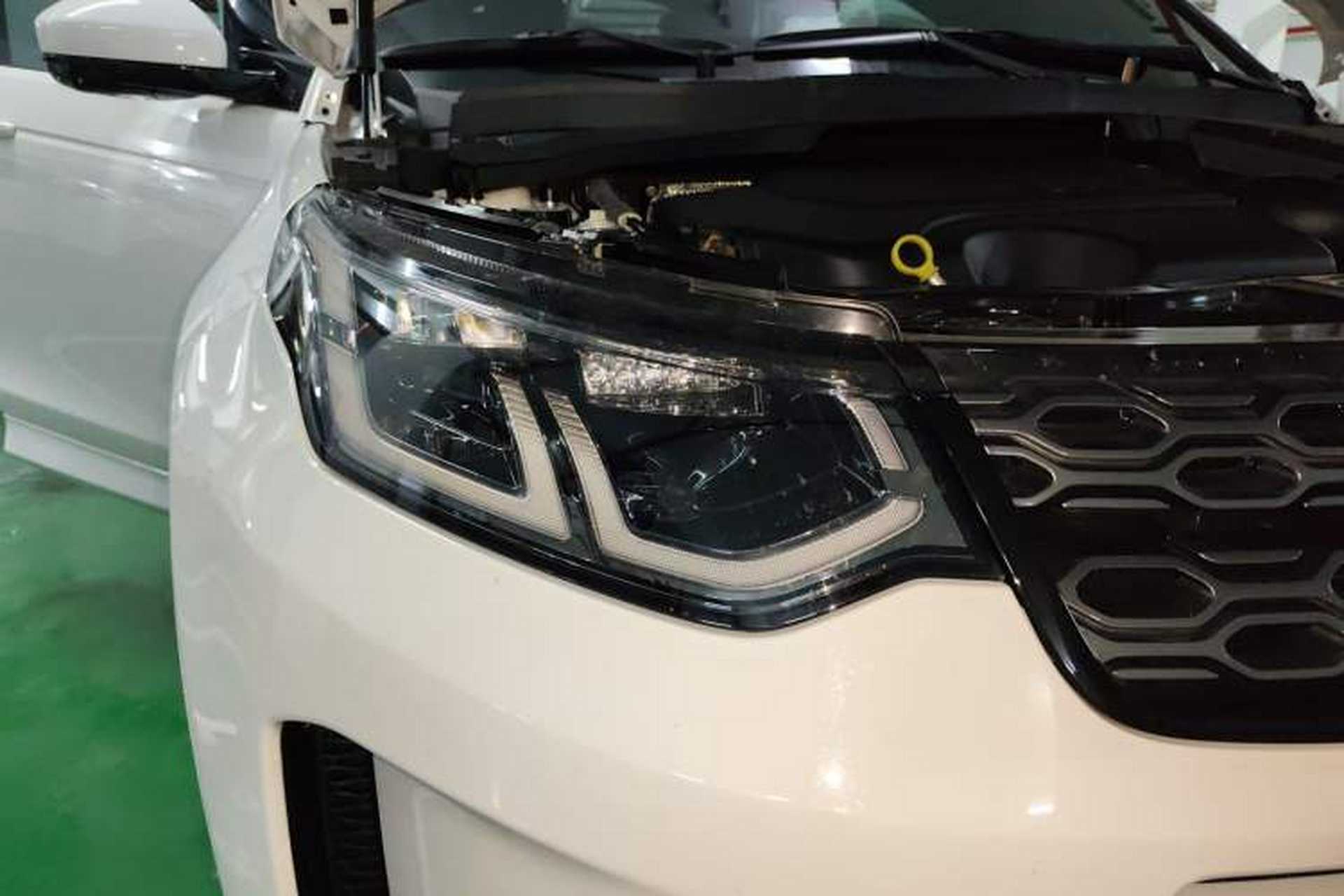 Used Land Rover Discovery Sport 2023 249 PS R-Dynamic HSE Luxury Custom Edition Right Front Headlight