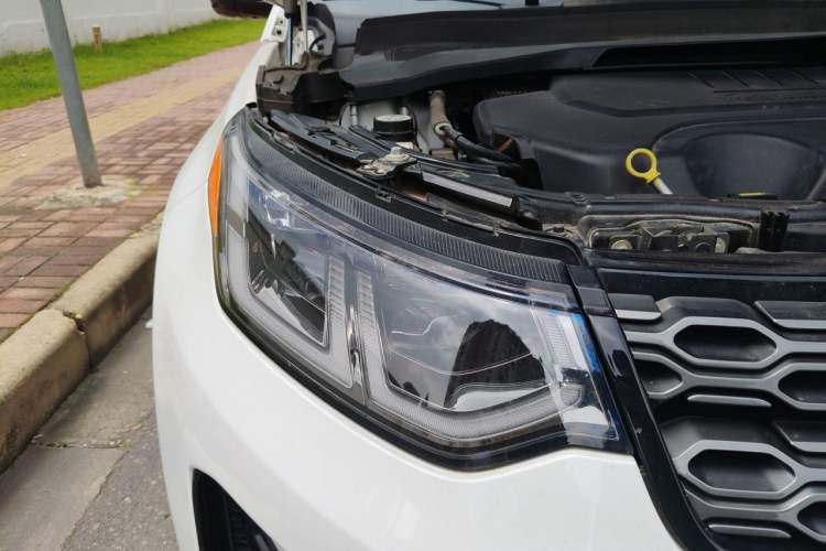 Used Land Rover Discovery Sport 2023 249 PS R-Dynamic S Performance Edition Right Front Headlight