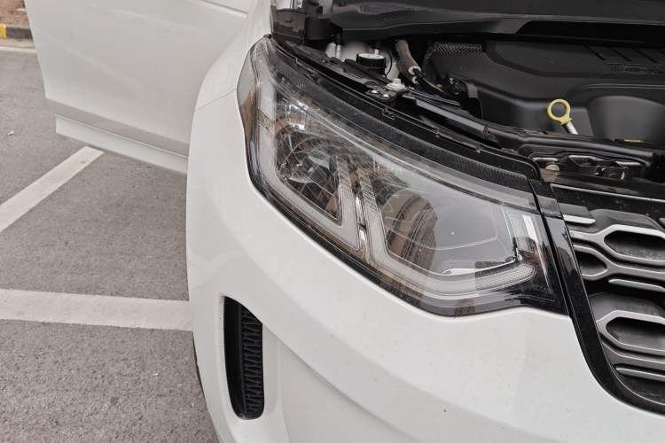 Used Land Rover Discovery Sport 2023 249 PS R-Dynamic HSE Luxury Custom Edition Right Front Headlight