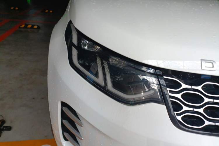 Used Land Rover Discovery Sport 2023 249 PS R-Dynamic SE Performance Tech Edition Right Front Headlight