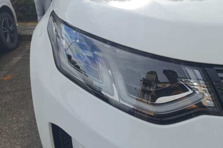 Used Land Rover Discovery Sport 2023 249 PS R-Dynamic S Performance Edition Right Front Headlight