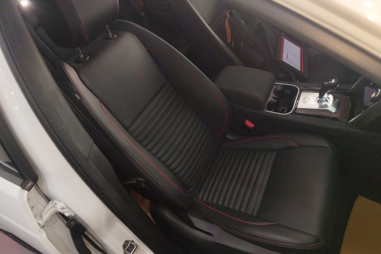 Used Land Rover Discovery Sport 2023 249 PS R-Dynamic SE Performance Tech Edition Right Front Seat