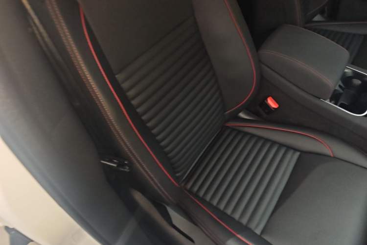 Used Land Rover Discovery Sport 2023 249 PS R-Dynamic S Performance Edition Right Front Seat