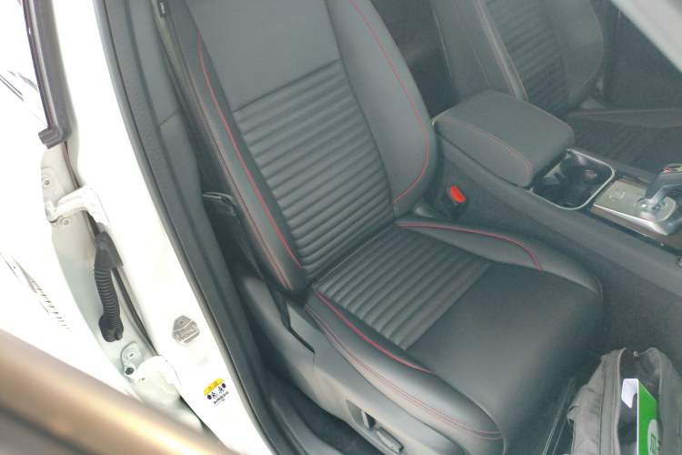 Used Land Rover Discovery Sport 2023 249 PS R-Dynamic S Performance Edition Right Front Seat