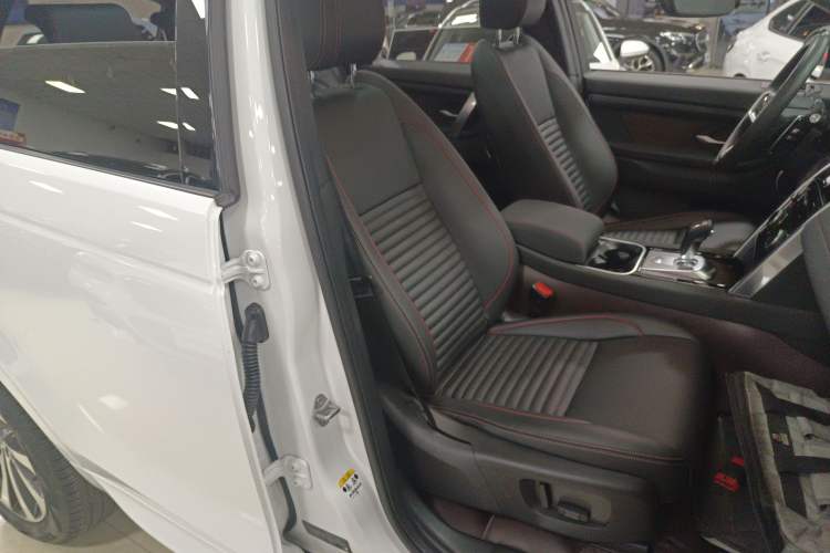 Used Land Rover Discovery Sport 2023 249 PS R-Dynamic S Performance Edition Right Front Seat