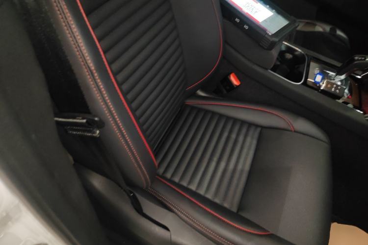 Used Land Rover Discovery Sport 2023 249 PS R-Dynamic SE Performance Tech Edition Right Front Seat
