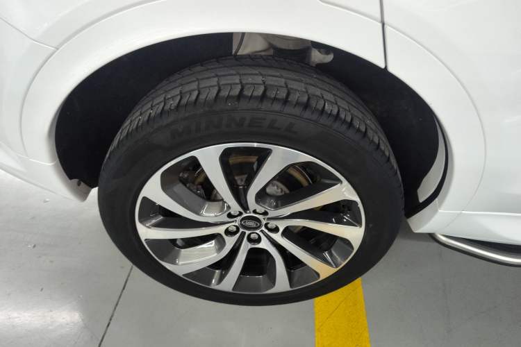 Used Land Rover Discovery Sport 2023 249 PS R-Dynamic S Performance Edition Right Rear Wheel Hub