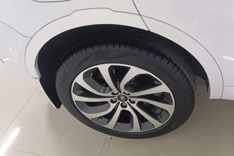 Used Land Rover Discovery Sport 2023 249 PS R-Dynamic S Performance Edition Right Rear Wheel Hub